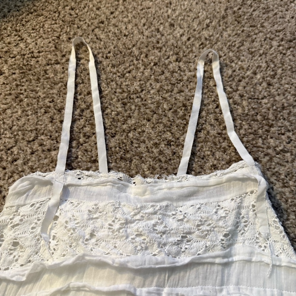 Elegant White Lace Dress - image 5